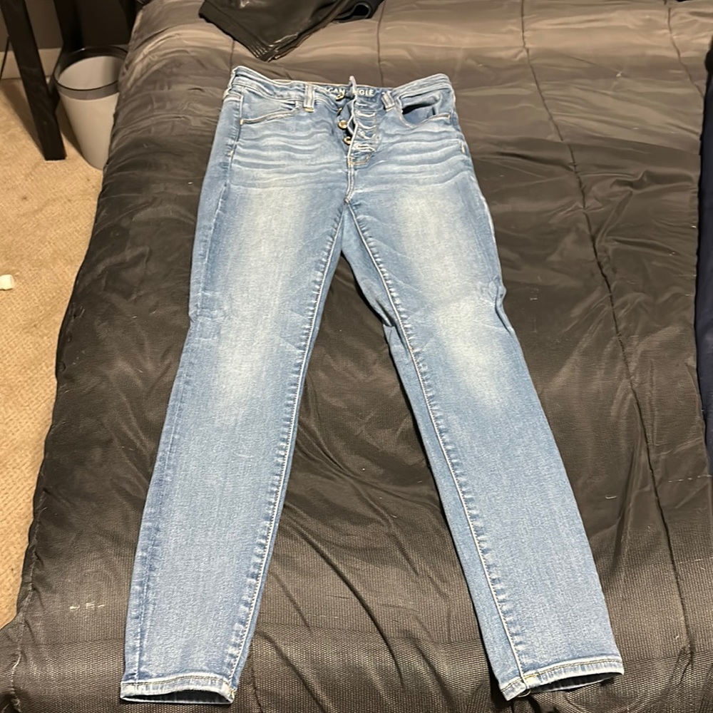 Size 8 short American eagle super high rise jeggings.